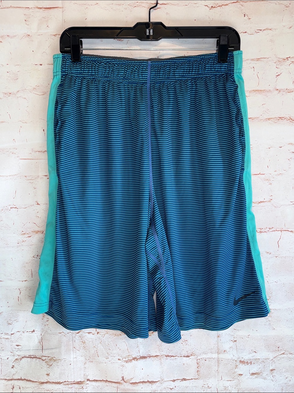 Nike Men's Athletic large Blue Striped Performance Shorts Aqua Side Panels gym